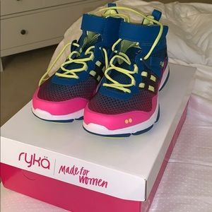 ryka women's devotion xt mid cross trainer